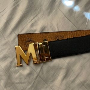 Reversible MCM Belt